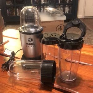 MAGIC BULLET 8 pc set + guide